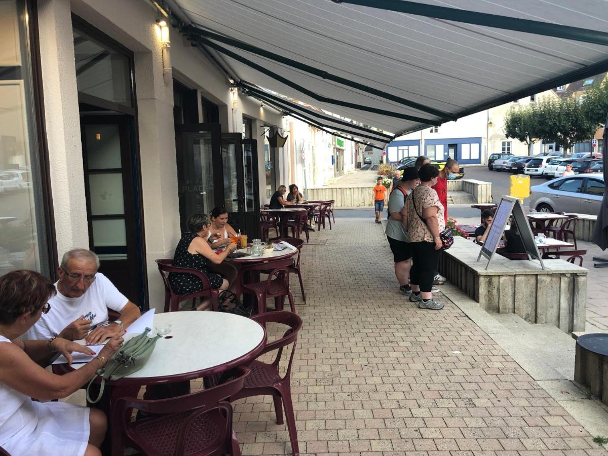Hotel Restaurant La Place Saint-Amand-Mont-Rond Bagian luar foto