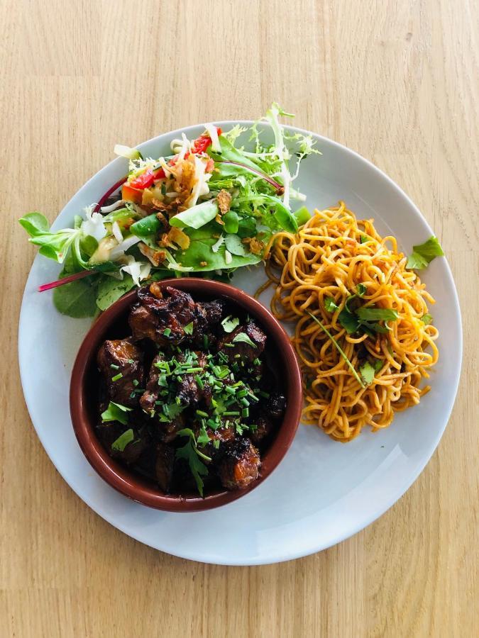 Hotel Restaurant La Place Saint-Amand-Mont-Rond Bagian luar foto